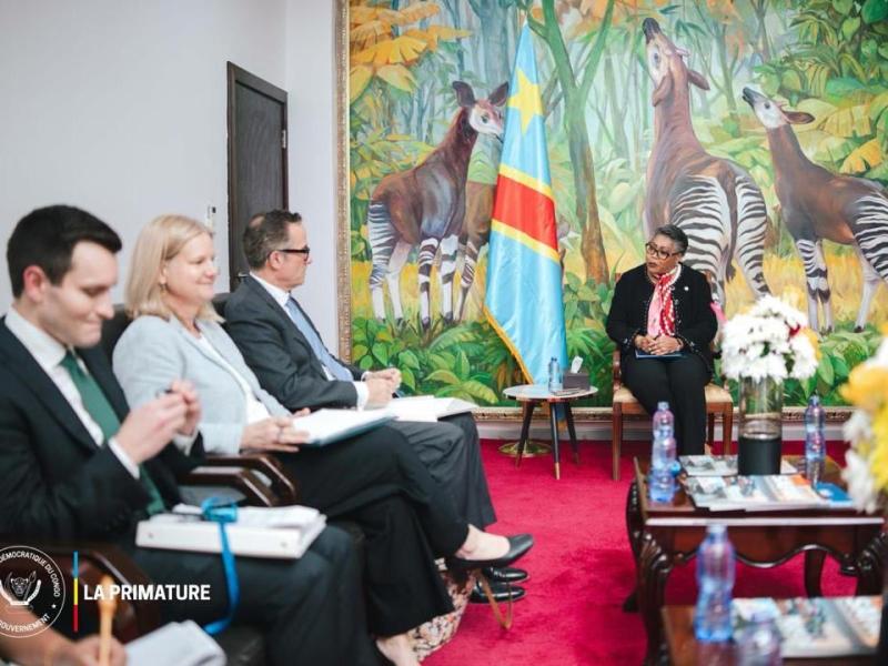 Judith Suminwa, Première Ministre de la RDC en audience avec la délégation américaine conduite par le Sous-secrétaire d'État, Jeremy Wiggins