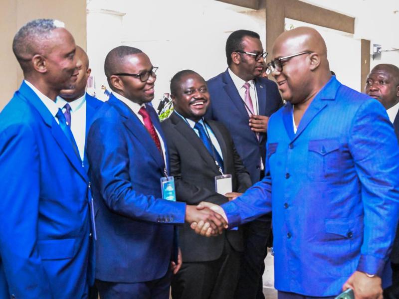 Le ministre Julien Paluku Kahongya lors de l'accueil du président Tshisekedi à Entebe, en Ouganda, lundi 11 mai 2026