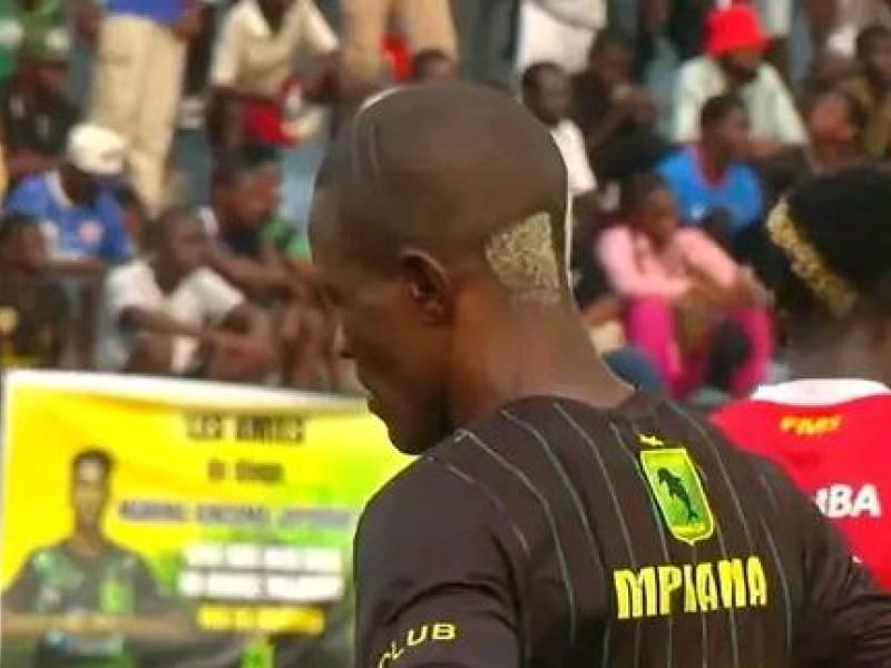 Mpiana Mozizi lors du match VClub-Simba au Stade Tata Raphaël.