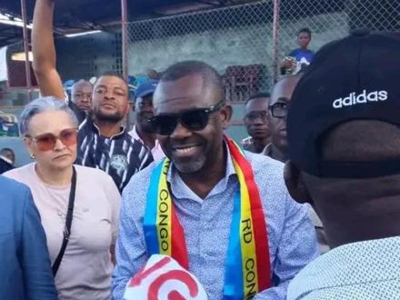 Véron Mosengo et son équipe à Kananga.