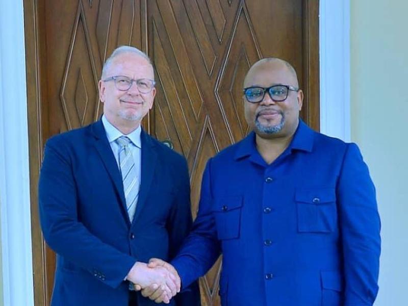 Le speaker de la chambre basse du parlement Aimé Boji et l'ambassadeur allemand en RDC Ingo Herbert, mardi 12 mai 2026