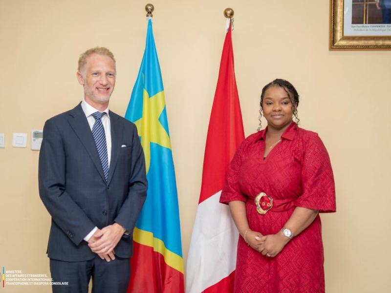 la vice-ministre des Affaires étrangères, Noëlla Ayeganagato et le représentant suisse [photo d'illustration]