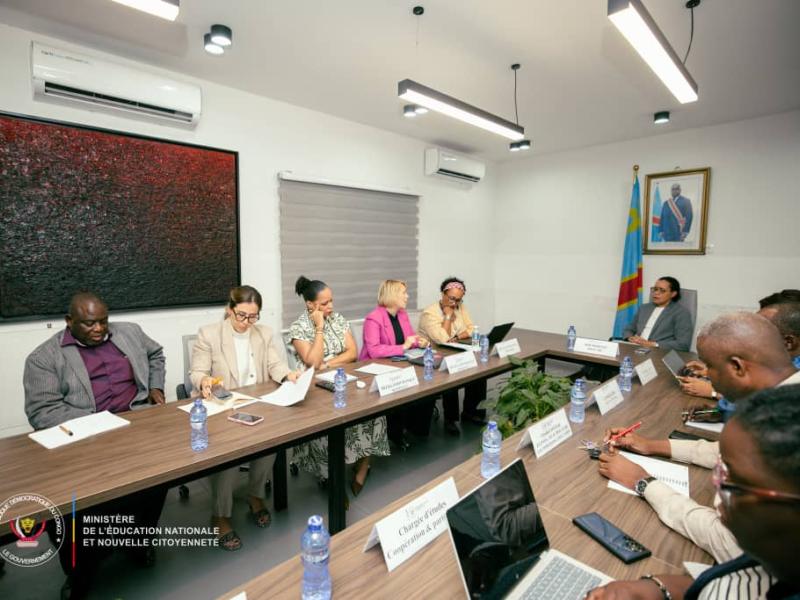 La ministre de l'Éducation nationale, Raissa Malu, et les partenaires de la Banque mondiale [photo d'illustration]