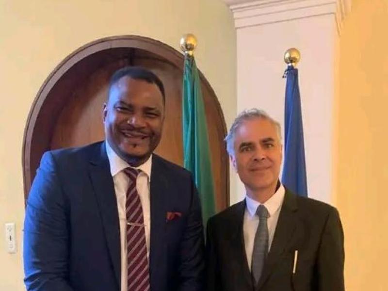 Aziz Makukula et l'ambassadeur du Portugal à Kinshasa.