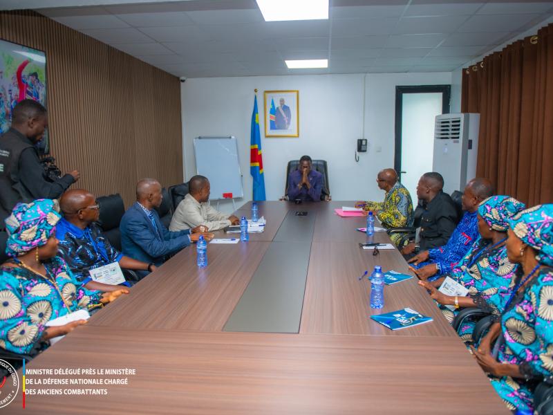 Le ministre délégué Eliezer Ntambwe et une délégation de la société civile de Maï-Ndombe, mercredi 13 mai 2026