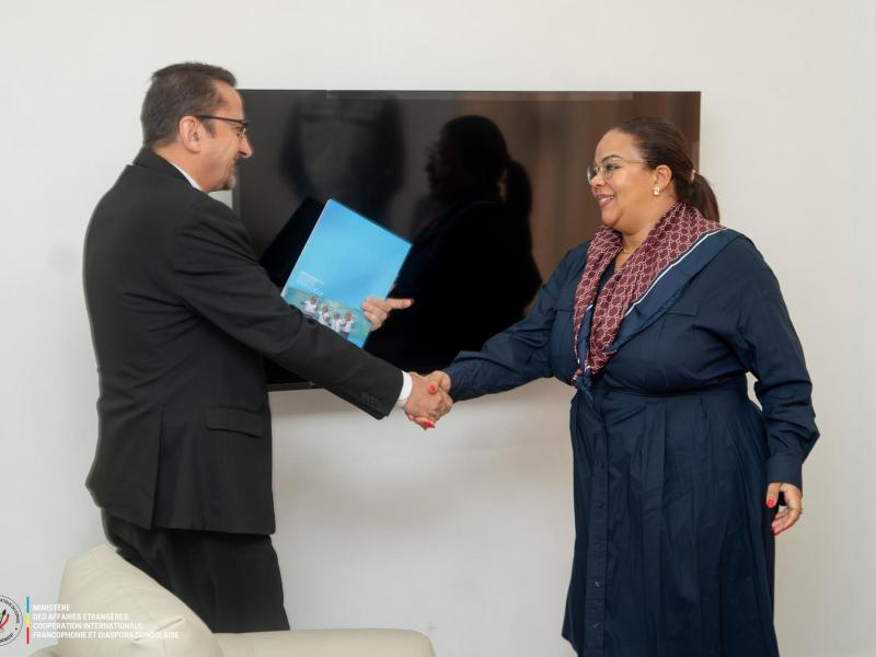 La ministre d'État en charge des Affaires étrangères Thérèse Kayikwamba Wagner et Bruno Lemarquis lors de leur entretien