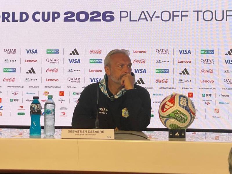 Le sélectionneur des Léopards congolais Sébastien Desabre lors d'une conférence de presse comptant pour le Mondial 2026