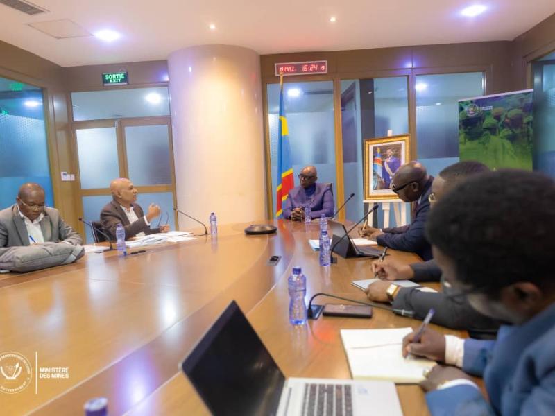 Le ministre des Mines Louis Watum Kabamba en entretien avec la délégation de mandataires miniers et de géologues congolais [photo d’illustration]