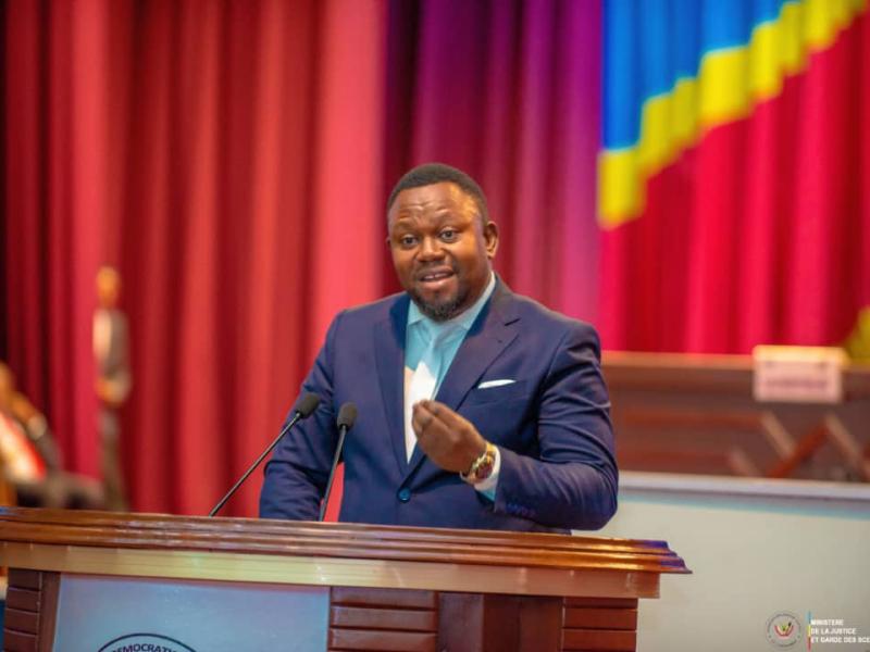 Le ministre des Droits humains Samuel Mbemba devant les élus nationaux [ Photo d'illustration]