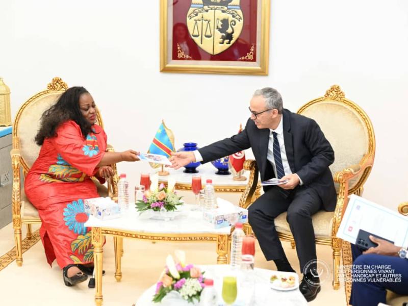 La ministre congolaise en charge de PVH, Irène  Esambo et Issam Lahmar, ministre tunisien des Affaires sociales