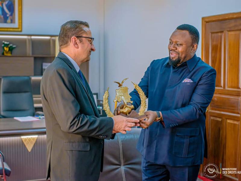 Samuel Mbemba, ministre des Droits humains en RDC et Bruno Lemarquis de l’ONU lors de leur rencontre à Kinshasa