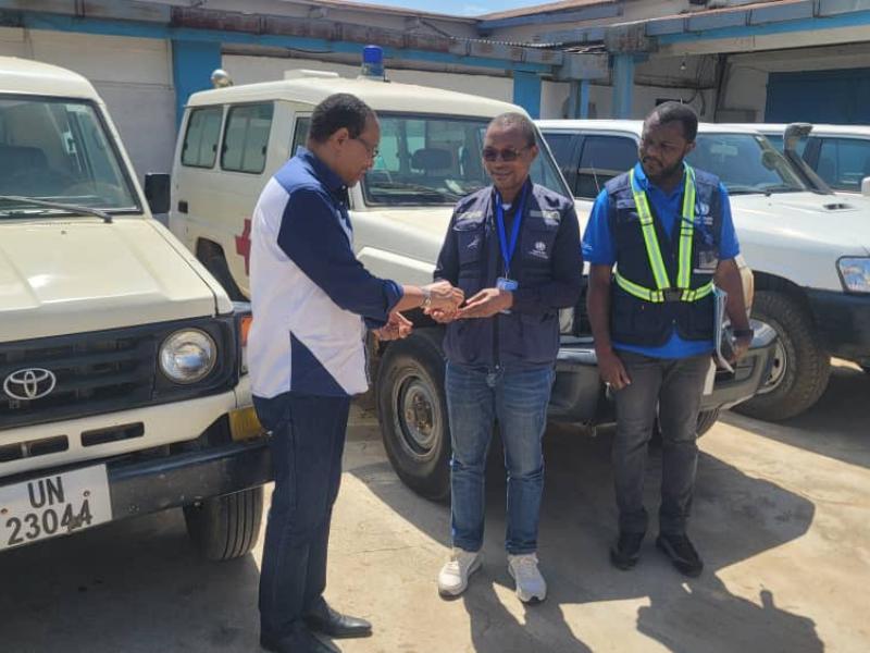 La MONUSCO remet des ambulances, véhicules et motos à l’OMS pour renforcer la mobilité des équipes de riposte contre Ebola en Ituri