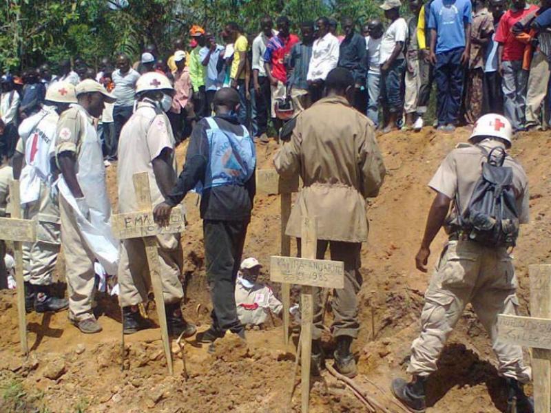 Enterrement de plusieurs civils tués lors d’un massacre à Mambasa [photo d’illustration]