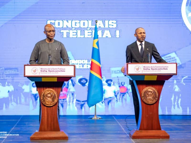 Le ministre de la Santé, hygiène et prévoyance sociale, Roger Kamba, accompagné de son collègue de la Communication et Médias, Patrick Muyaya Katembwe