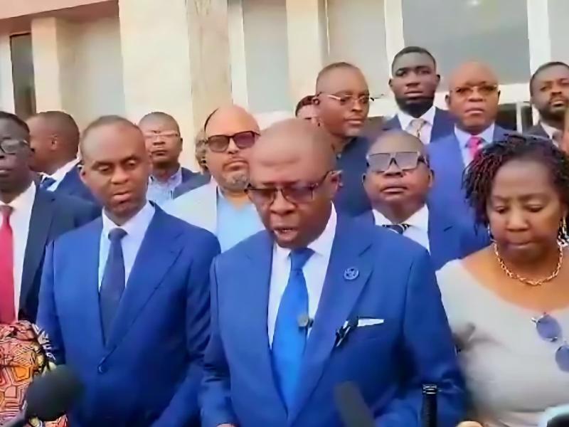 Lecture de la déclaration des députés nationaux d’Ensemble pour la République après le boycott de l’examen de la proposition de loi sur le référendum à l’Assemblée nationale.
