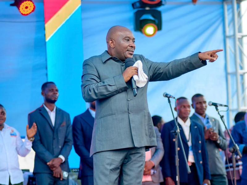 Jules Mulindwa en pleine prédication à Matadi