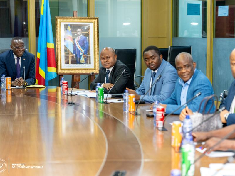 Échange entre le VPM Daniel Mukoko Samba et la délégation de la Province du Nord-Ubangi