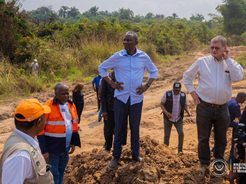 Le ministre John Banza Lunda inspecte la RN1 et les corridors routiers dans le cadre de la poursuite de la caravane des infrastructures