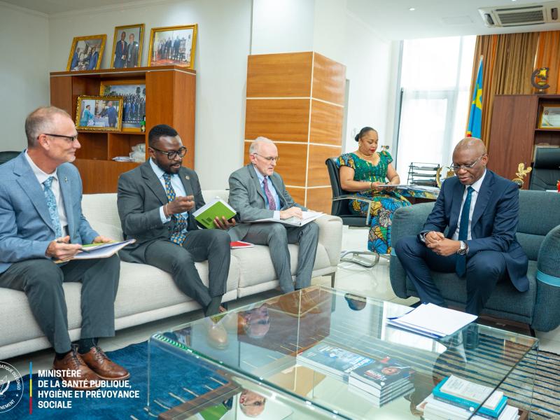 Rencontre entre le ministre de la Santé publique, Samuel Roger Kamba et une délégation des USA conduite par Ian McCary, chargé d'affaires a.i de l'Ambassade des USA en RDC