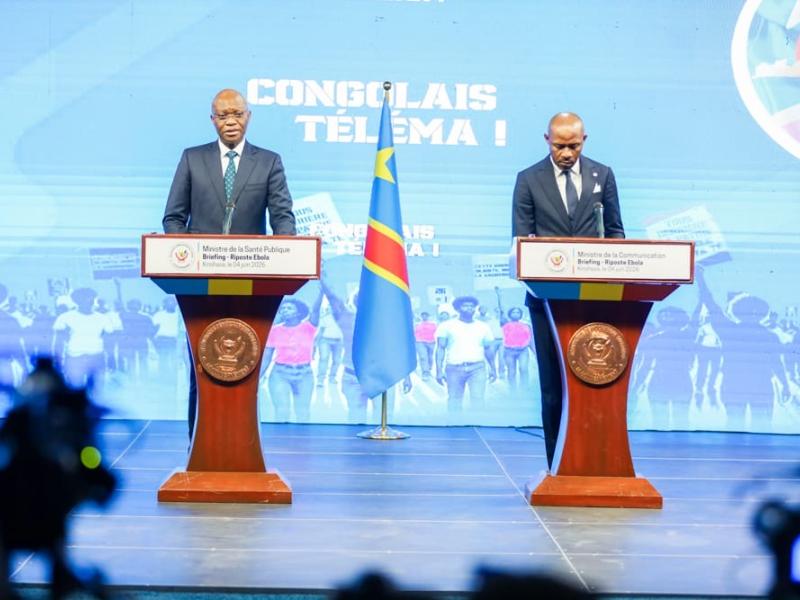 Le ministre de la santé Roger Kamba et le ministre de la communication et médias Patrick Muyaya au cours d'un briefing presse [photo d'illustration]
