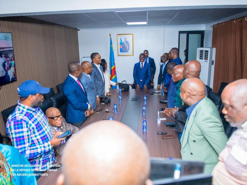 Le ministre délégué Eliezer Ntambwe Mposhi et les élus nationaux de Kinshasa, vendredi 05 juin 2026