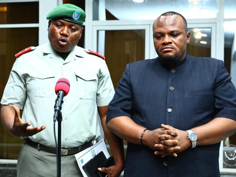 Le lieutenant-général Kasongo Kabwik et le gouverneur de la ville de Kinshasa, Daniel Bumba, à l'issue de l'audience leur accordée par le chef de l'État, lundi 08 juin 2026