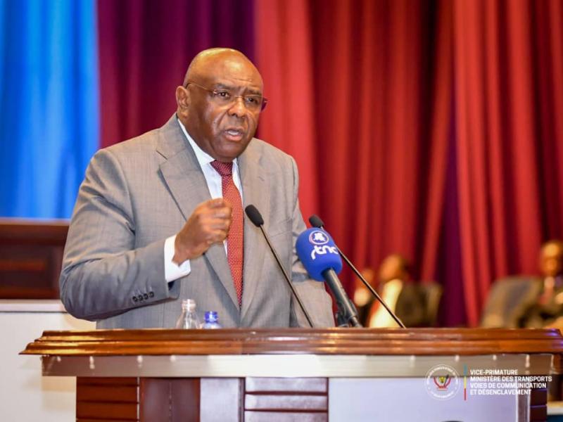 Jean-Pierre Bemba Gombo, VPM des Transports, Voies de communication et Désenclavement, à la tribune de l'Assemblée nationale, vendredi 12 juin 2026