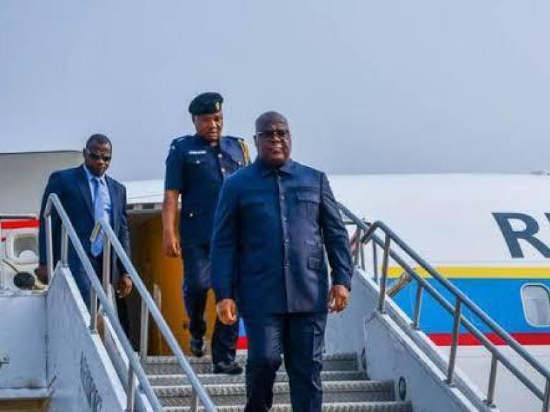 Félix Tshisekedi et ses gardes du corps à la descente d'avion. [Photo d'illustration]