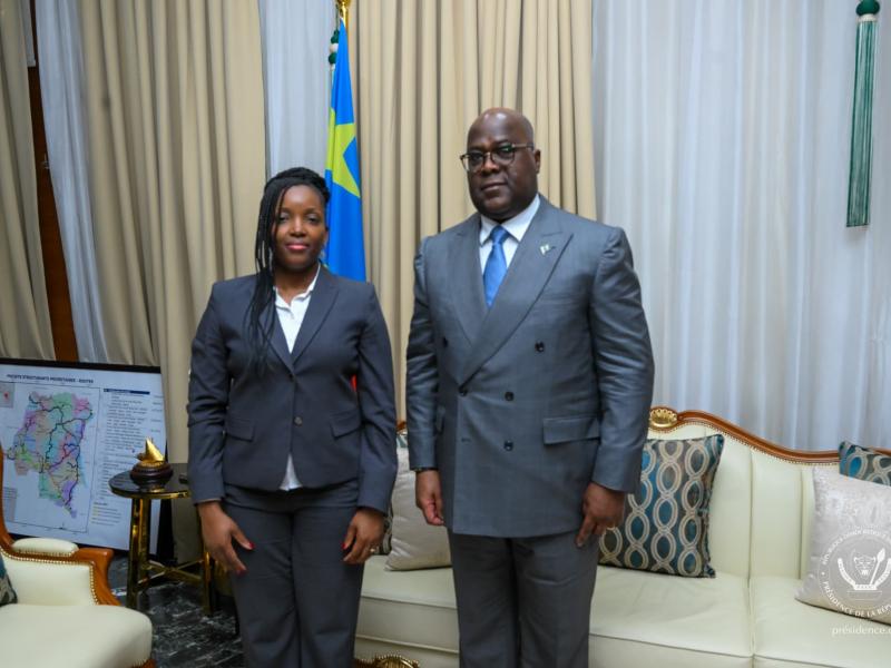 L'ancienne DG de l'ARE, Professeure Sandrine Mubenga en photo avec le chef de l'État, Félix Antoine Tshisekedi Tshilombo