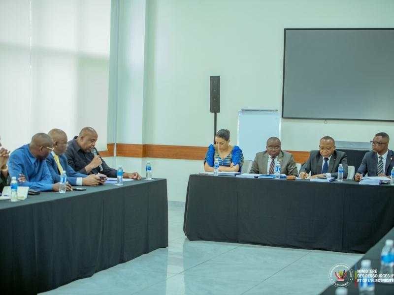 Le ministre Aimé Molendo Sakombi face aux sénateurs