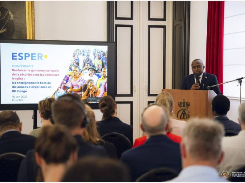 Le VPM Jacquemain Shabani lors de la conférence ESPER à Bruxelles.