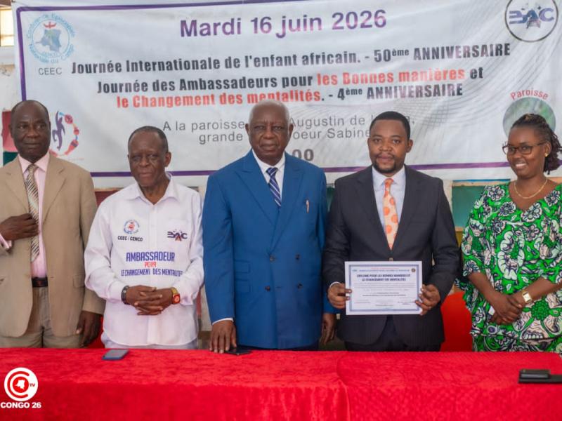 Oscar Bisimwa, heureux promus, placé en deuxième position de la photo allant de la gauche