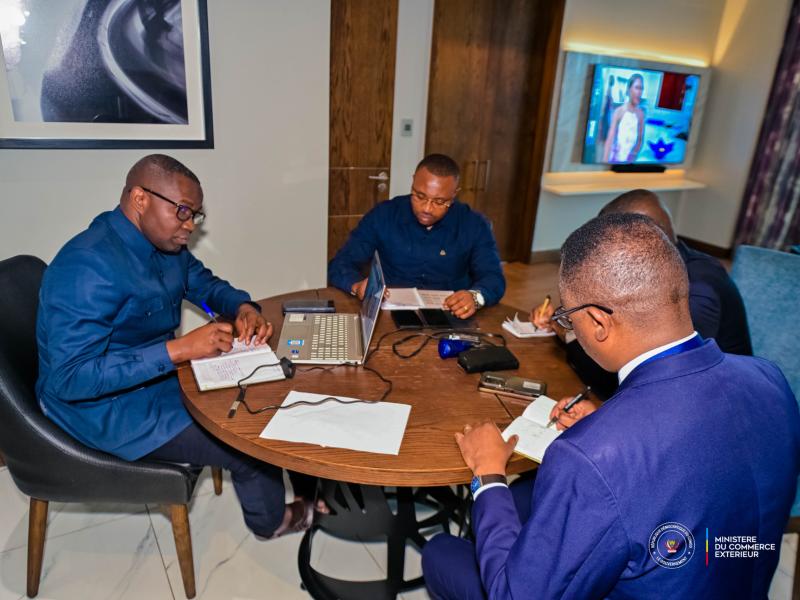 Mise en œuvre de l’Agenda 2063 de l’Union africaine : Julien Paluku Kahongya exhorte les États africains à renforcer leur engagement  Par Serge Mavungu  La République démocratique du Congo a réaffirmé son engagement en faveur de la concrétisation de l’Agenda 2063 de l’Union africaine lors de la réunion ministérielle organisée par visioconférence ce jeudi 18 juin 2026. À cette occasion, le ministre du Commerce extérieur, Julien Paluku Kahongya, a plaidé pour une implication plus soutenue des États africains 