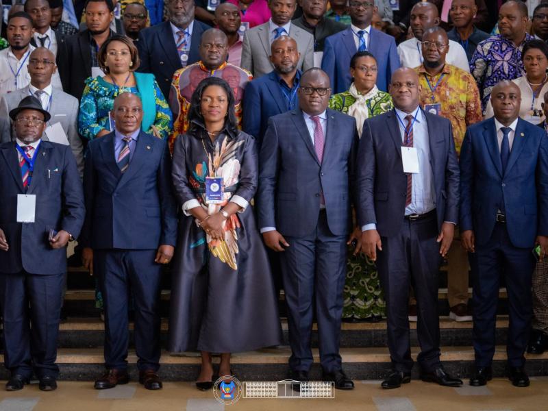 Une photo de famille à la clôture des journées scientifiques de Kinshasa, jeudi 18 juin 2026