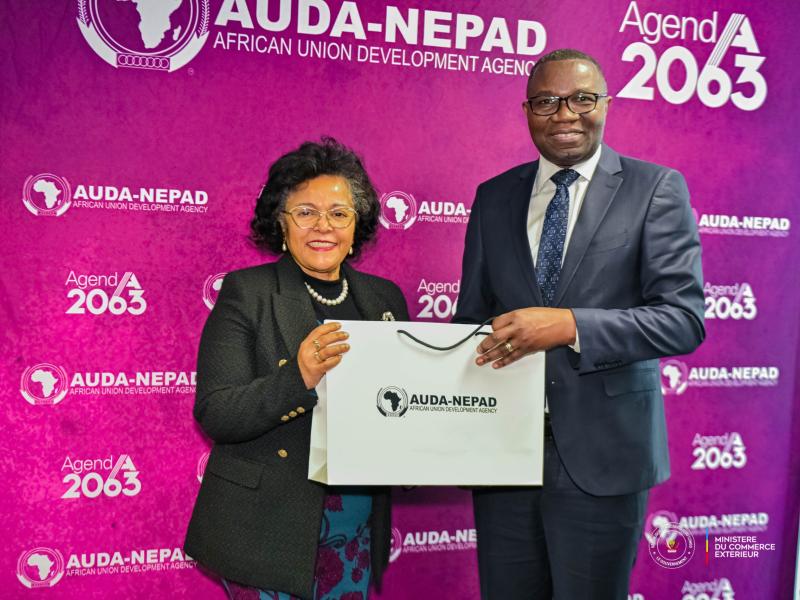 De gauche à droite : Nardos Bekele-Thomas, secrétaire exécutive de l’AUDA-NEPAD, et Julien Paluku Kahongya,  ministre du Commerce extérieur en RDC