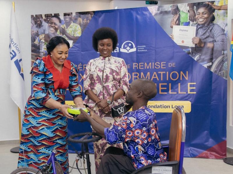 La Première Dame de la RDC, Denise Nyakeru Tshisekedi, et son homologue du Burundi, Angeline Ndayishimiye, à la rencontre d'une personne vivant avec un handicap [Photo d'illustration]