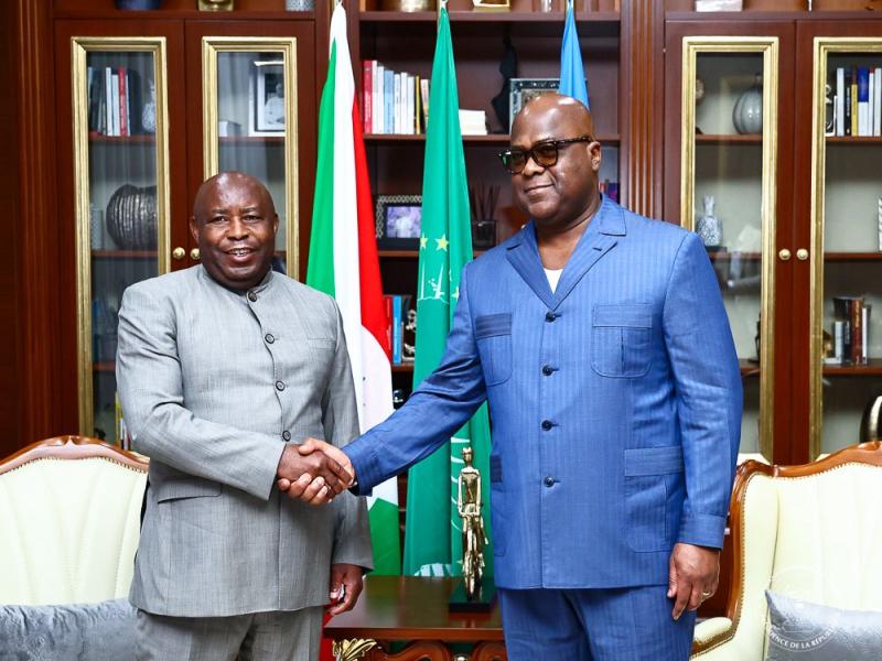 Le président burundais Evariste Ndayishimiye et son homologue congolais Félix-Antoine Tshisekedi Tshilombo, à Kinshasa, lundi 22 juin 2026