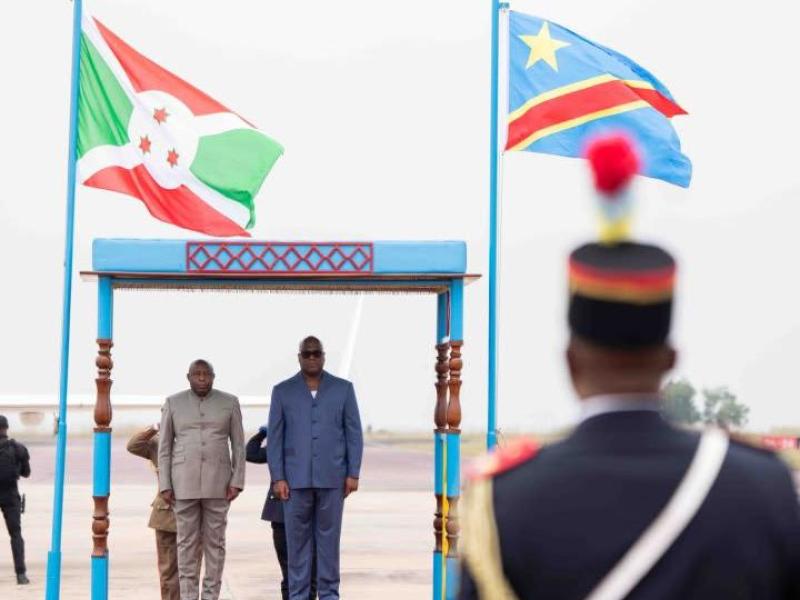Acceuil du président burundais Évariste Ndayishimiye à Kinshasa par son homologue Félix Tshisekedi