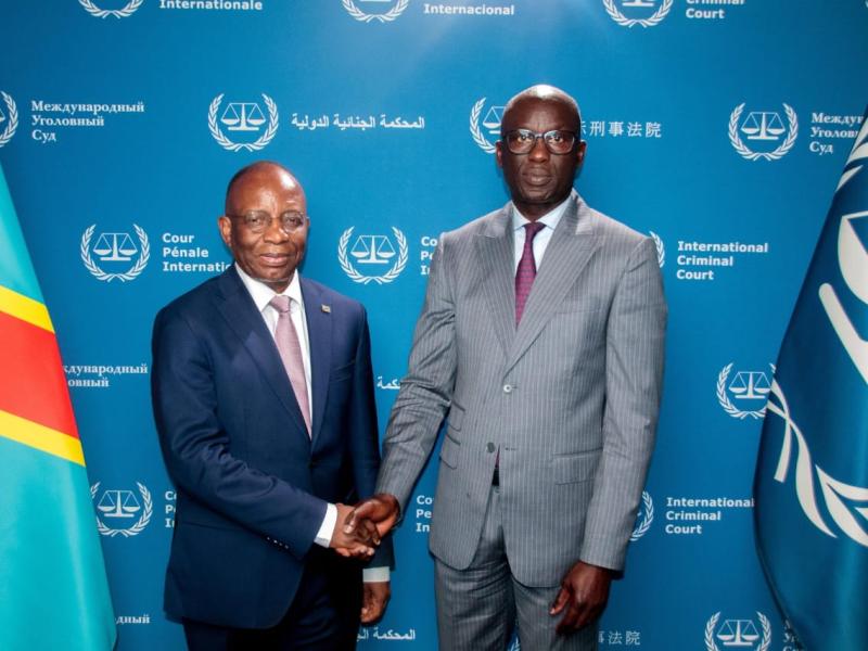 Le ministre de la Justice Guillaume Ngefa et Mame Mandiaye Niang, Procureur adjoint de la CPI [photo d'illustration]