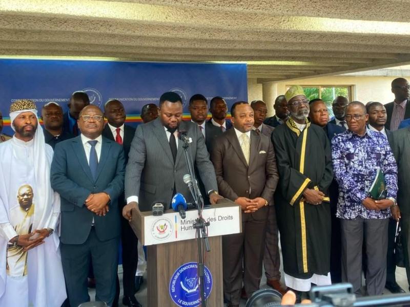 Le ministre des Droits humains Samuel Mbemba lors de la restitution de la réunion avec les acteurs politiques et sociaux