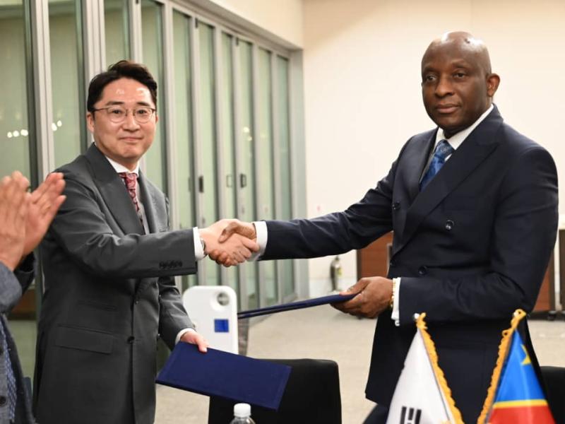Robert Niondo, élu du Kongo-Central, scelle avec des Sud-Coréens un partenariat pour une centrale solaire de 10 MW à Muanda, extensible à 100 MW
