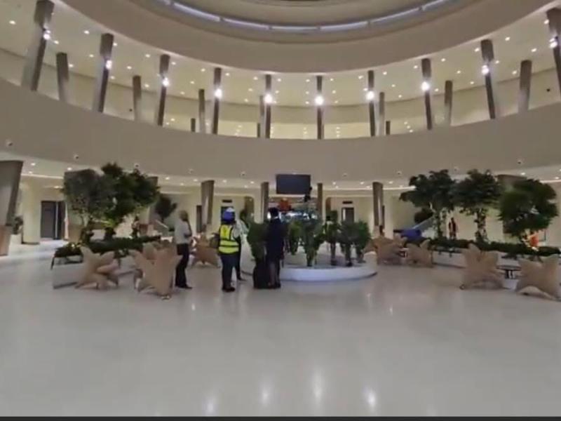 Vue intérieure de la rotonde réhabilitée de l'aéroport international de Ndjili à Kinshasa