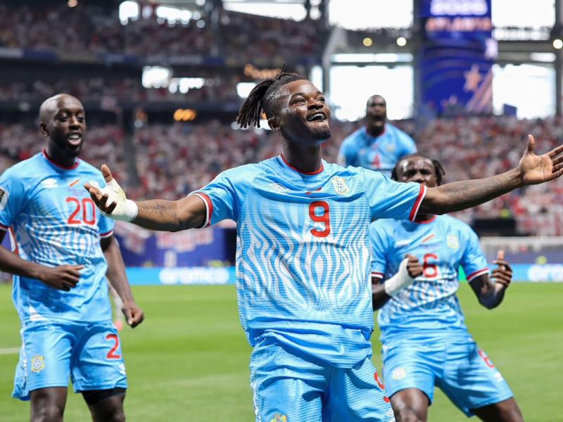 L'international congolais Bryan Cipenga en pleine célébration de son premier but avec les léopards lors de la défaite face à l'Angleterre, en Coupe du monde 2026