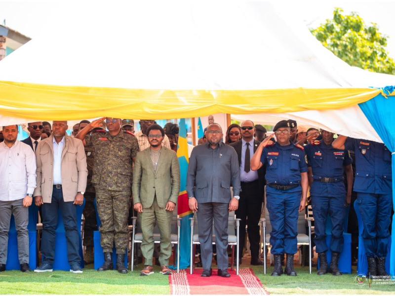 Le VPM Jacquemain Shabani aux côtés des autorités provinciales. [Photo d'illustration ]
