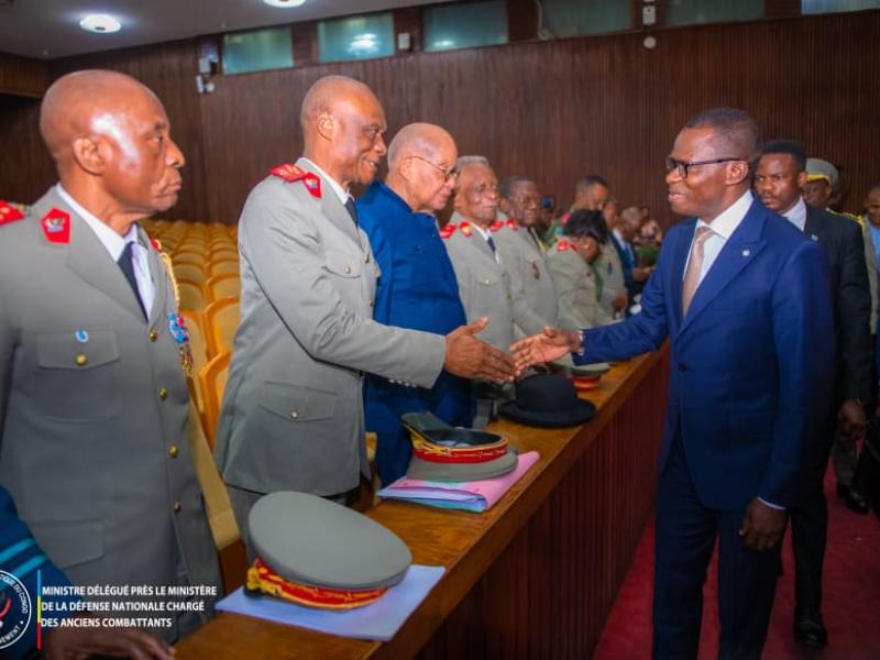Le Ministre délégué Eliezer Ntambwe et quelques anciens généraux des FARDC, lors de la plénière tenue vendredi 03 juillet à l'Assemblée nationale