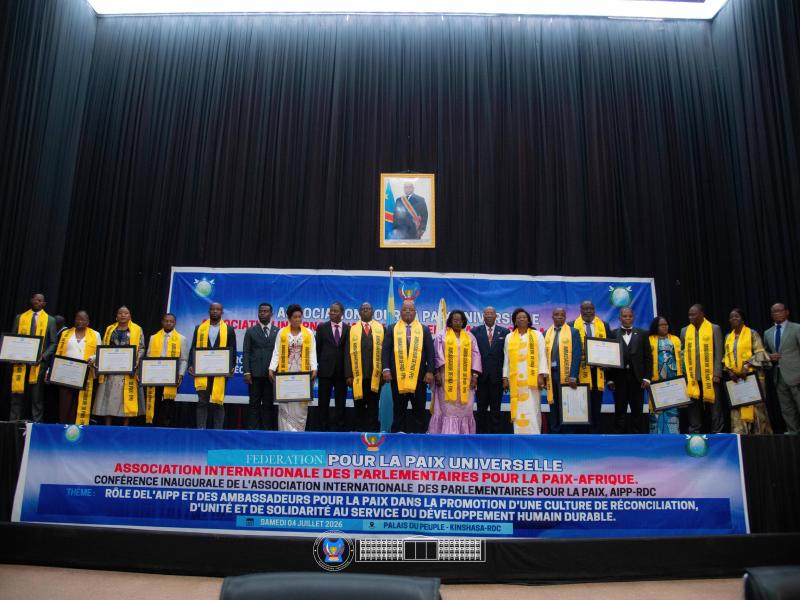 Une photo de famille lors de la cérémonie d'installation du Réseau des parlementaires et ambassadeurs de paix, samedi 04 juillet 2026