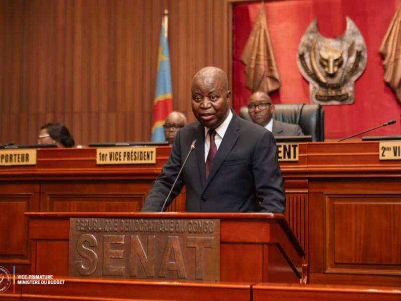 Le VPM en charge du budget Adolphe Muzito au Sénat pour présenter le projet de loi de finances rectificative pour l'exercice 2026