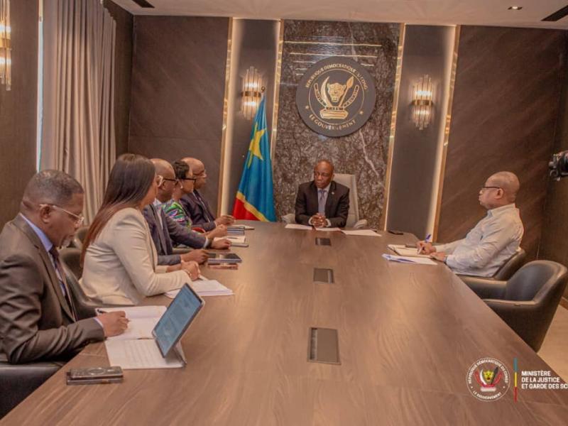 Le ministre de la Justice Guillaume Ngefa échange avec une délégation du Pacte mondial des Nations Unies
