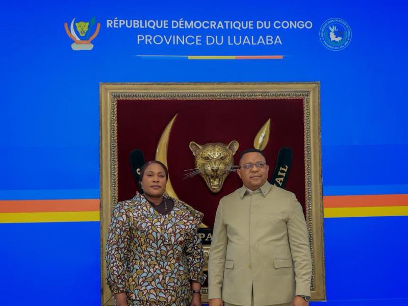 Hervé Batukonke, Directeur général du FPI,posé avec la Gouverneure Fifi Masuka, lors d'une mission de service dans le Lualaba