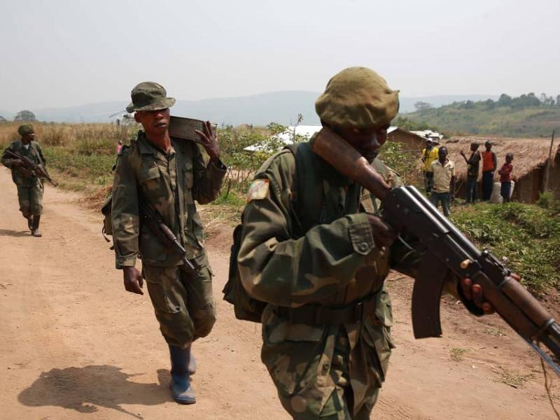 De soldats des FARDC en patrouille en patrouille dans l’est de la RDC [photo d'illustration]